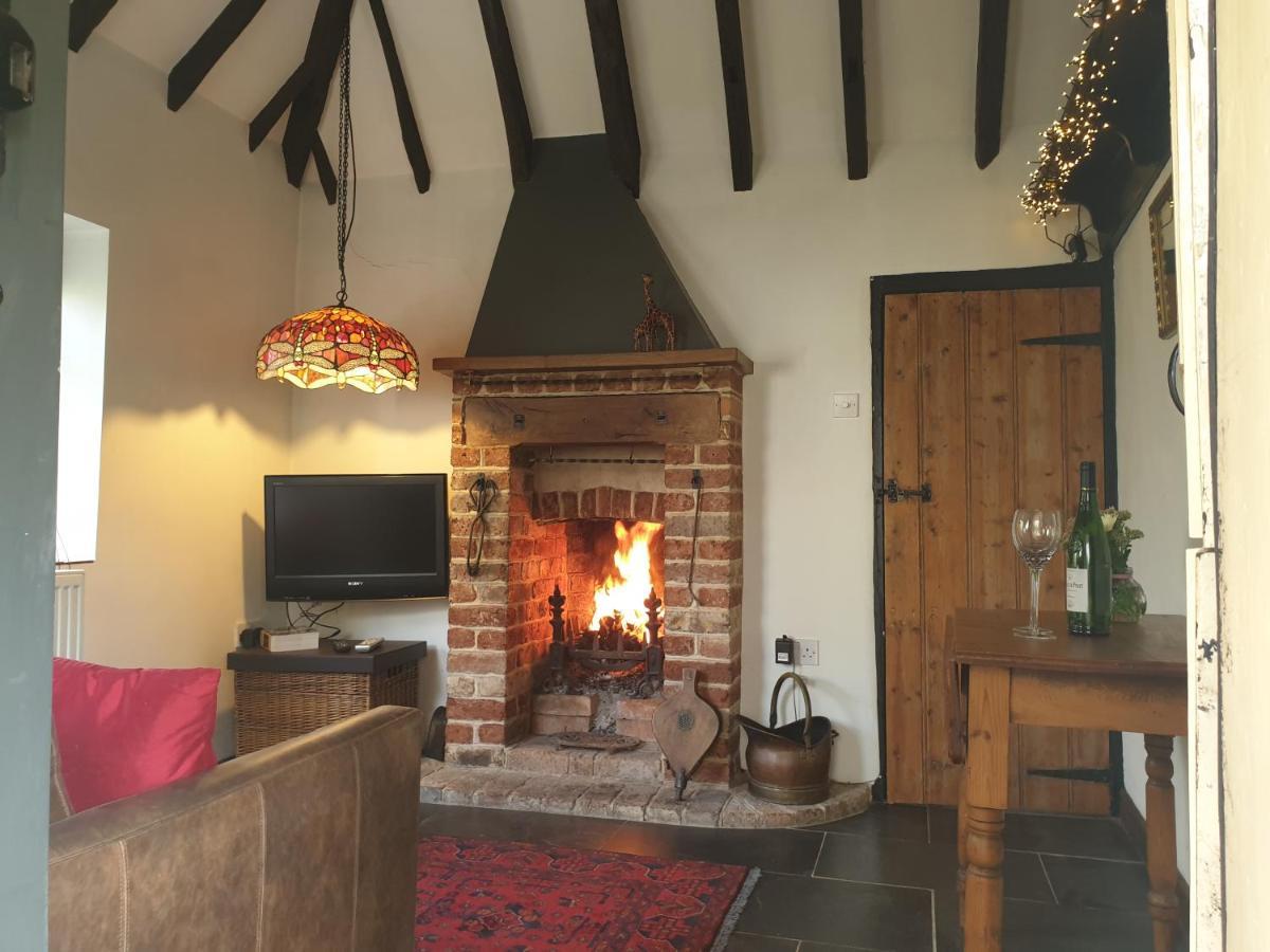 Delightful Cottage On The River Adur Close To Brighton & The Downs No Dogs Sorry Upper Beeding Zewnętrze zdjęcie