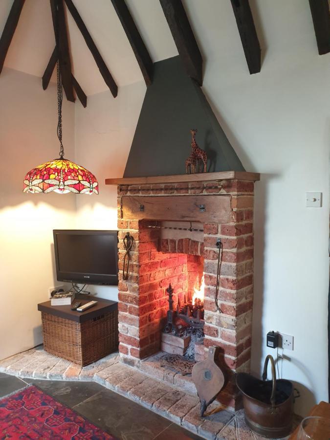 Delightful Cottage On The River Adur Close To Brighton & The Downs No Dogs Sorry Upper Beeding Zewnętrze zdjęcie