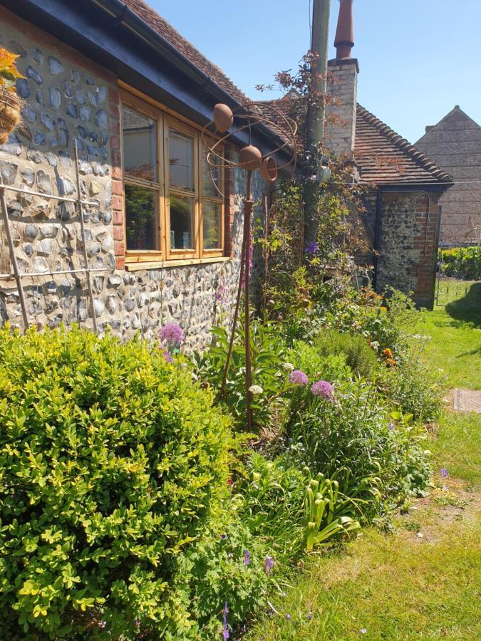 Delightful Cottage On The River Adur Close To Brighton & The Downs No Dogs Sorry Upper Beeding Zewnętrze zdjęcie